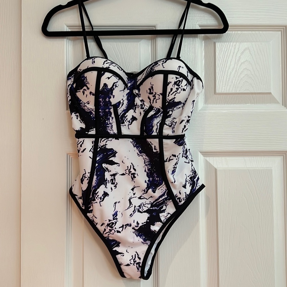 CUPSHE one piece Medium